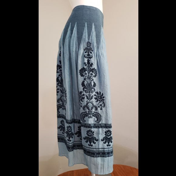 Blue skirt - Picture 2 of 3